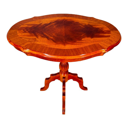 Elegante Franse Wijntafel of Bijzettafel met Symmetrisch Houtpatroon, Circa 1950-1960, Handgemaakt, Ideaal Decoratief Stuk voor de Woonkamer