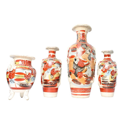 Set van Vier Traditionele Japanse Satsuma Vazen, Handgeschilderd, Circa Laat 19e Eeuw, Antieke Decoratieve Objecten met Geisha en Krijgers