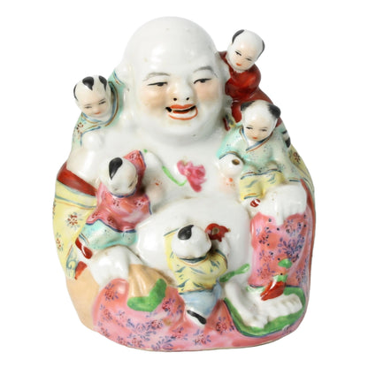 Antieke Famille Rose Lachende Boeddha met Vijf Kinderen  Symbolisch Chinees Porselein  Vreugde, Voorspoed en Geluk, 16 cm Hoog