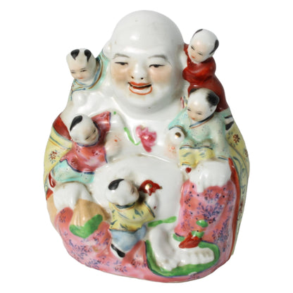Antieke Famille Rose Lachende Boeddha met Vijf Kinderen  Symbolisch Chinees Porselein  Vreugde, Voorspoed en Geluk, 16 cm Hoog