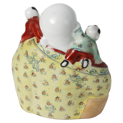 Antieke Famille Rose Lachende Boeddha met Vijf Kinderen  Symbolisch Chinees Porselein  Vreugde, Voorspoed en Geluk, 16 cm Hoog