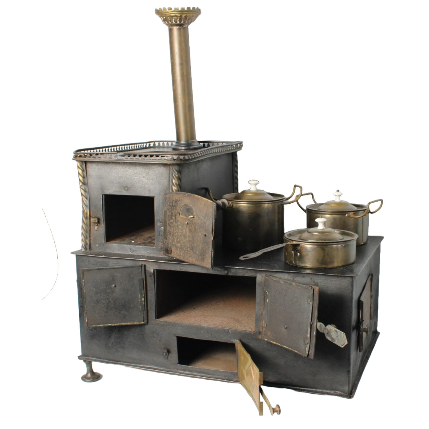 Antiek miniatuurfornuis ca. 18901915 met pannenset | Hoogte 45 cm | Educatief kinderspeelgoed of zeldzaam decorstuk met koperen details
