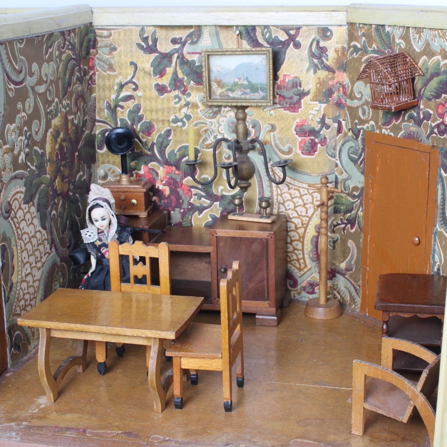 Antique Two-Room Dollhouse with Toilet, circa 1930–1950 | Complete with Furniture, Dolls & Floral Wallpaper | Rare Vintage Miniature Room