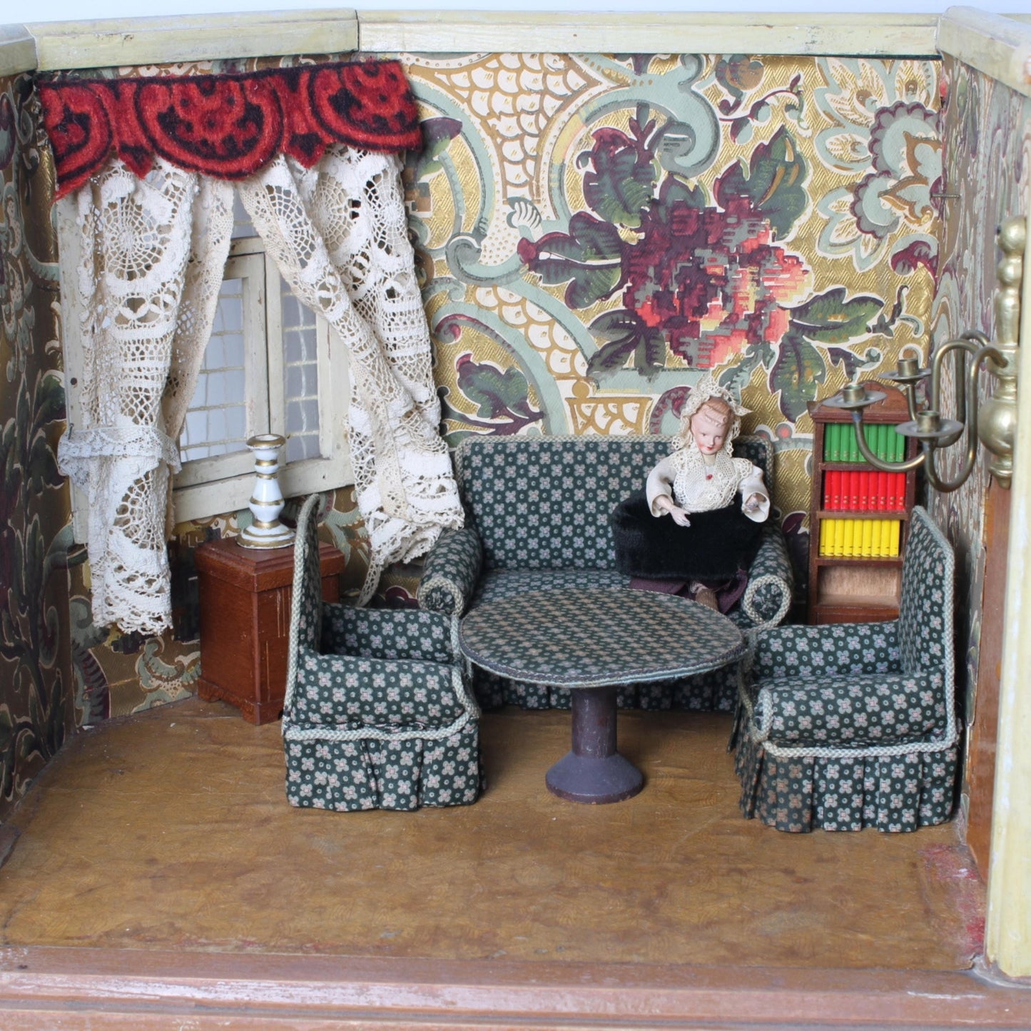 Antique Two-Room Dollhouse with Toilet, circa 1930–1950 | Complete with Furniture, Dolls & Floral Wallpaper | Rare Vintage Miniature Room