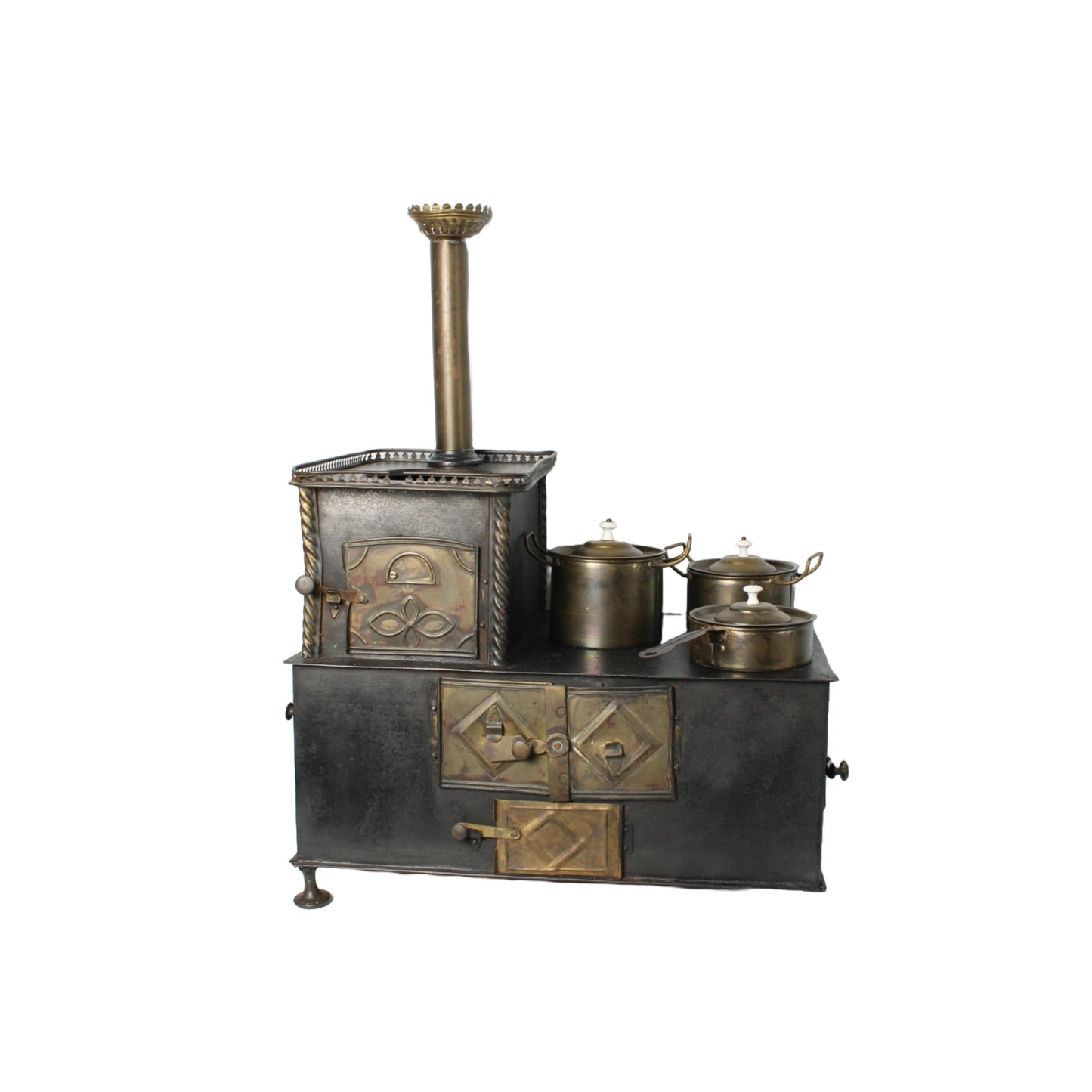 Antiek miniatuurfornuis ca. 18901915 met pannenset | Hoogte 45 cm | Educatief kinderspeelgoed of zeldzaam decorstuk met koperen details