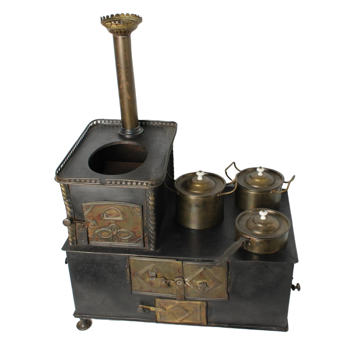 Antiek miniatuurfornuis ca. 18901915 met pannenset | Hoogte 45 cm | Educatief kinderspeelgoed of zeldzaam decorstuk met koperen details
