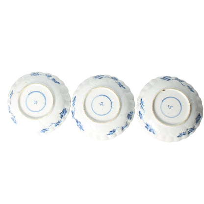 Set of Three Antique Kangxi Plates from China (1662–1722) – Blue and White Porcelain with Floral Decoration – Rare Qing Dynasty Export