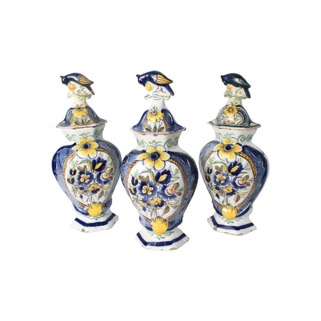 Rare 18th-Century De Klaauw Delft Cabinet Set, Hand-Painted Earthenware with Bird Finials, Polychrome, Marked, Antique Collector’s Item