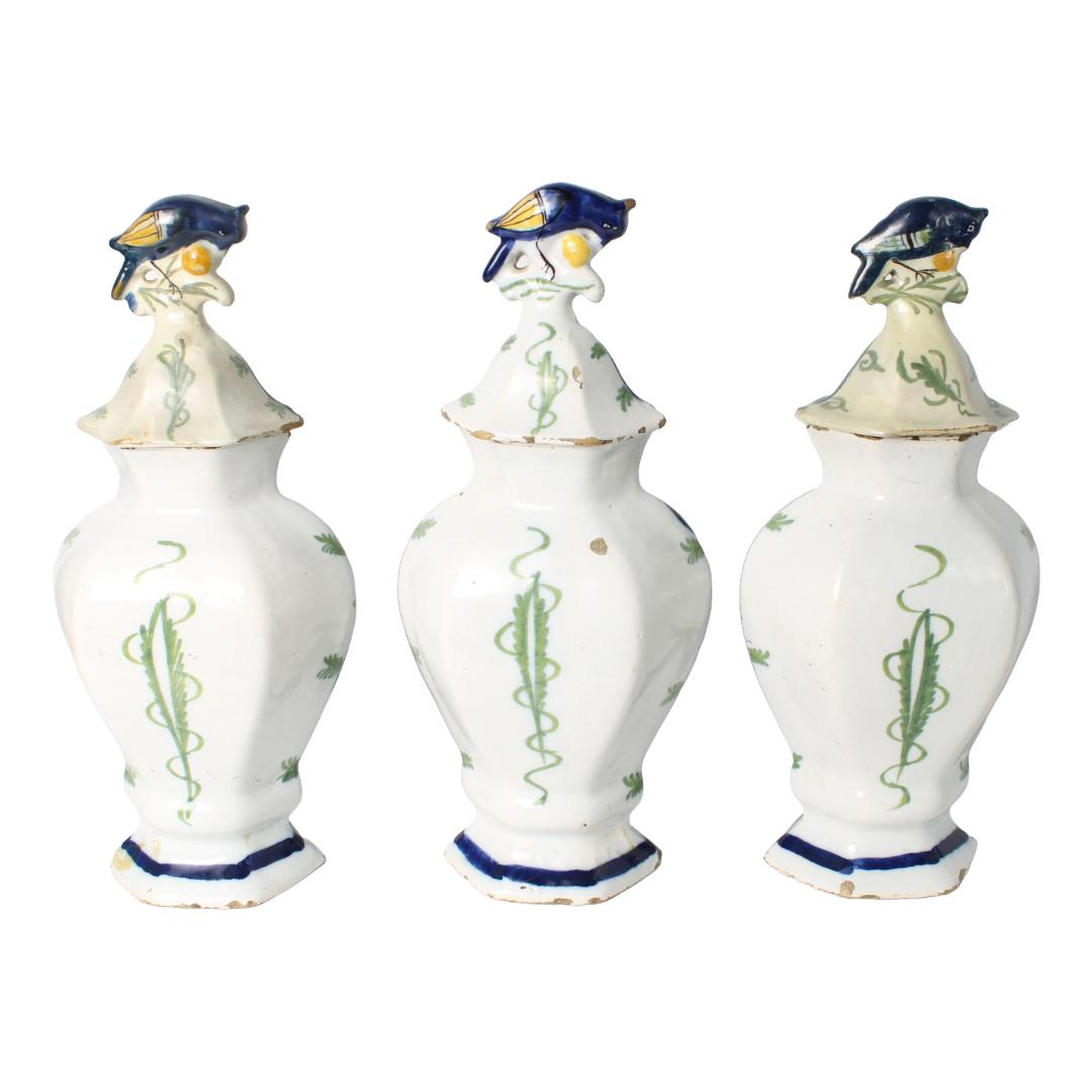 Rare 18th-Century De Klaauw Delft Cabinet Set, Hand-Painted Earthenware with Bird Finials, Polychrome, Marked, Antique Collector’s Item