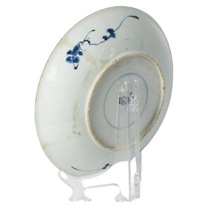 18th-Century Chinese Porcelain Kangxi Plate with Blue-and-White Floral Decoration | VOC Export | Hand-Painted Jingdezhen 21.8 cm