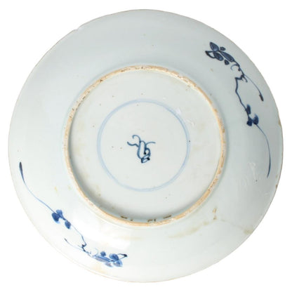 18th-Century Chinese Porcelain Kangxi Plate with Blue-and-White Floral Decoration | VOC Export | Hand-Painted Jingdezhen 21.8 cm