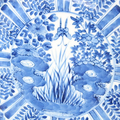 Beautiful 19th-Century Chinese Blue-and-White Porcelain Plate in Kangxi Style with Floral Panels and Garden Scene Ø 25 cm