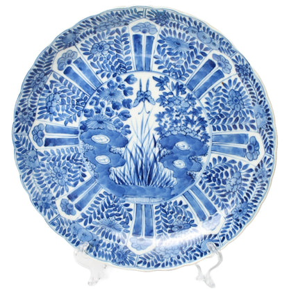 Beautiful 19th-Century Chinese Blue-and-White Porcelain Plate in Kangxi Style with Floral Panels and Garden Scene Ø 25 cm