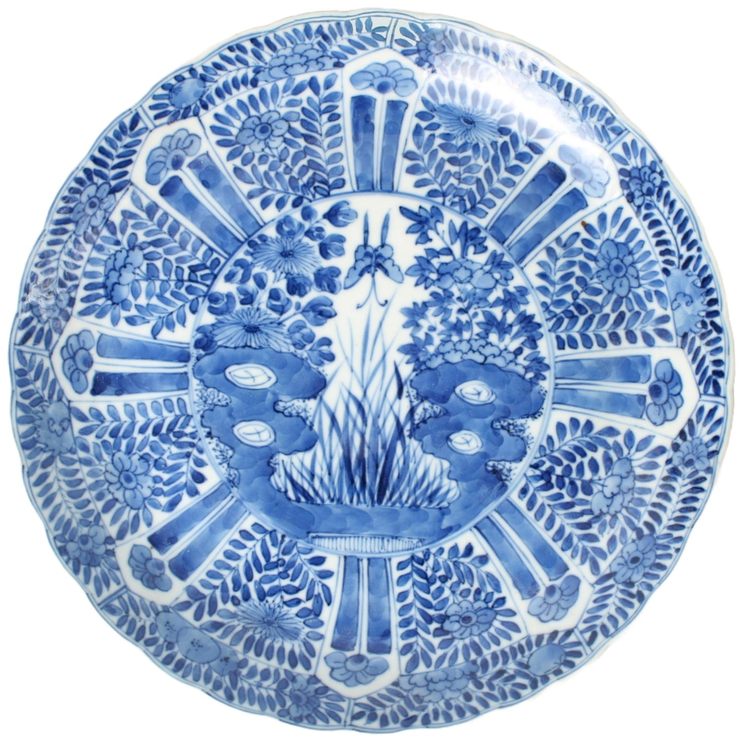 Beautiful 19th-Century Chinese Blue-and-White Porcelain Plate in Kangxi Style with Floral Panels and Garden Scene Ø 25 cm