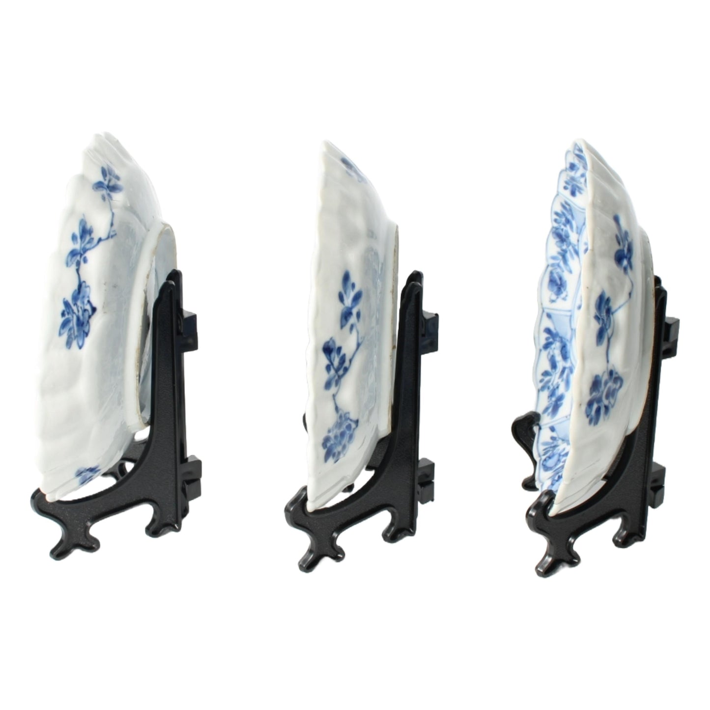 Set of Three Antique Kangxi Plates from China (1662–1722) – Blue and White Porcelain with Floral Decoration – Rare Qing Dynasty Export