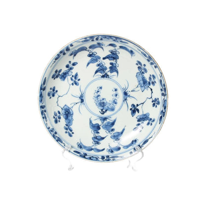 18th-Century Chinese Porcelain Kangxi Plate with Blue-and-White Floral Decoration | VOC Export | Hand-Painted Jingdezhen 21.8 cm