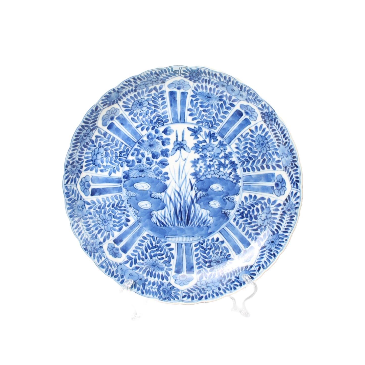 Beautiful 19th-Century Chinese Blue-and-White Porcelain Plate in Kangxi Style with Floral Panels and Garden Scene Ø 25 cm