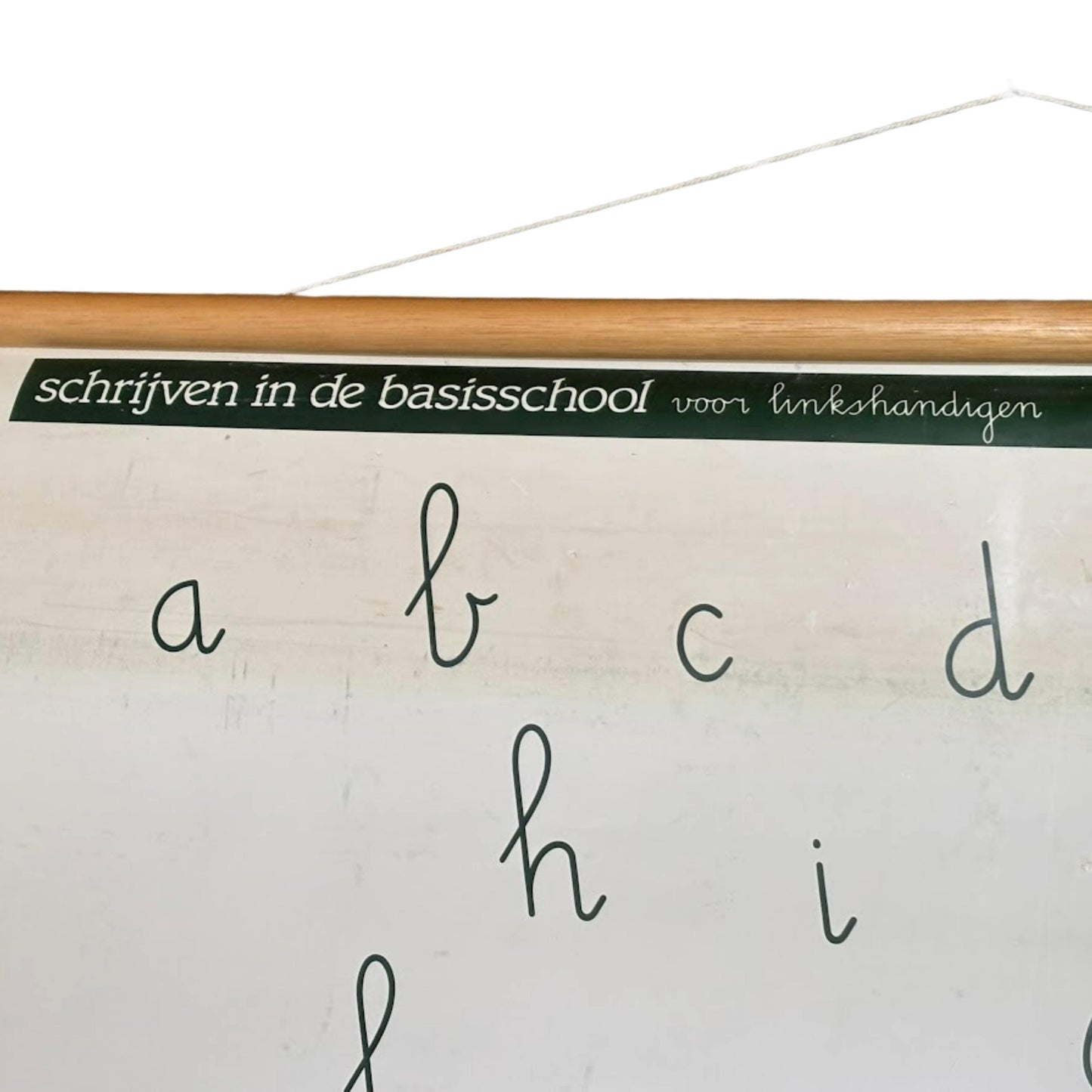 Vintage Nederlandse dubbelzijdige schoolletterkaart voor linkshandigen met alfabet, cijfers en leestekens   ca. 19801995