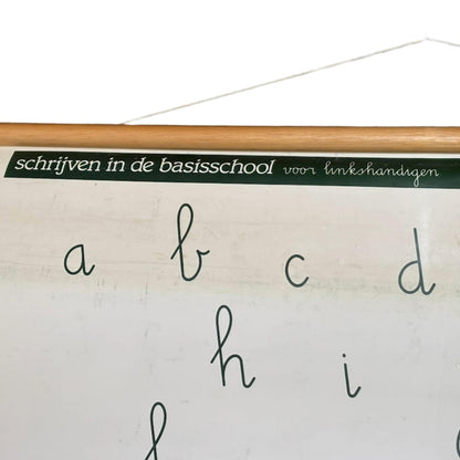 Vintage Nederlandse dubbelzijdige schoolletterkaart voor linkshandigen met alfabet, cijfers en leestekens   ca. 19801995