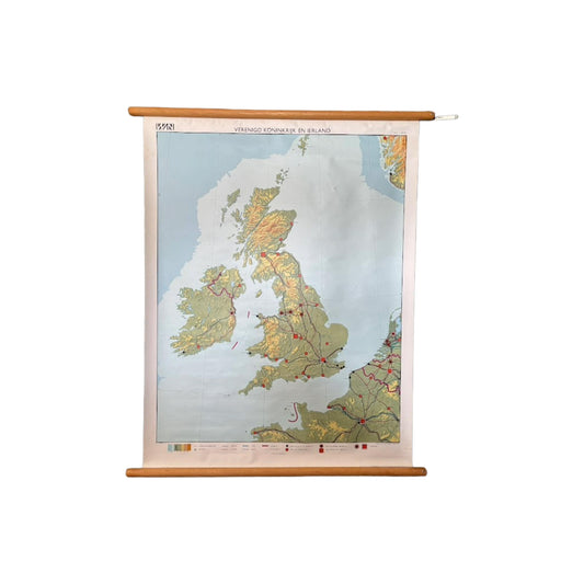 Vintage schoolkaart VK & Ierland op canvas met houten stokken  Wolters-Noordhoff  1970s topografisch reliëf  wanddecoratie 100 × 75 cm